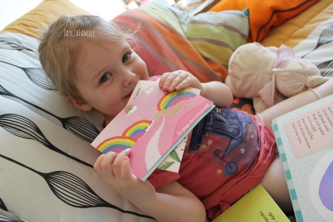 "Comment faire dodo quand on n'a pas envie de faire dodo mais qu'on doit faire dodo quand même alors qu'on n'a pas très très envie de faire dodo...", de Yves Hirschfeld et Delphine Garcia, aux Editions Thomas Jeunesse