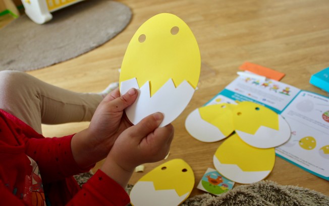 Toucan Box Avril Serre-tête lapin Guirlande Oeufs de Pâques