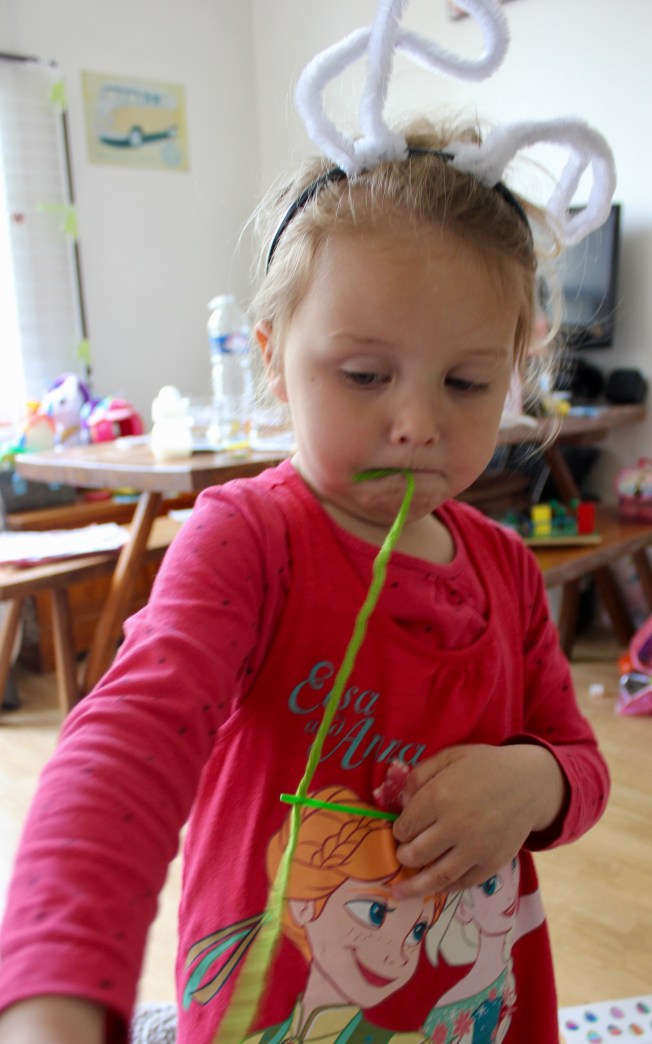 Toucan Box Avril Serre-tête lapin Guirlande Oeufs de Pâques