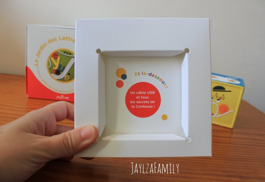 Conteuse Merveilleuse Joyeuse Boîte à Histoires Faite en France