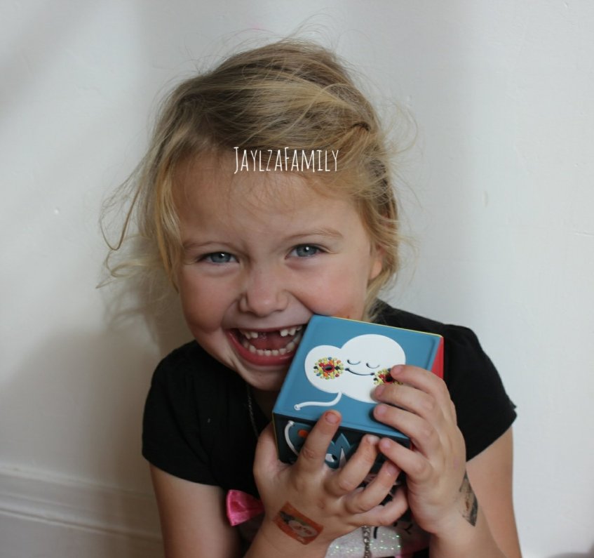 Conteuse Merveilleuse Joyeuse Boîte à Histoires Faite en France