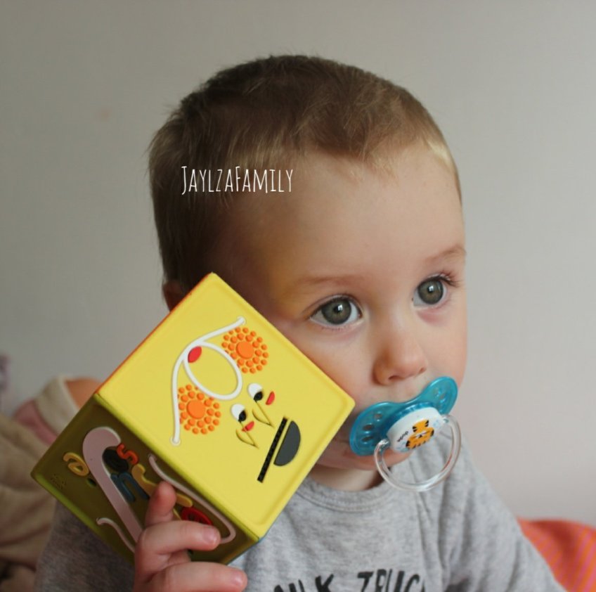 Conteuse Merveilleuse Joyeuse Boîte à Histoires Faite en France